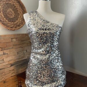 Anna-Kaci Silver Sequin Dress size M